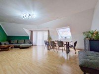 Hauptbild Stilvolles Wohnen mit weitem Blick - 4 Zimmer, Balkon & zwei Bäder in Bad Homburg-Kirdorf