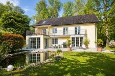 Hauptbild Charmantes Einfamilienhaus mit großzügigen Terrassen und viel Platz für die Familie